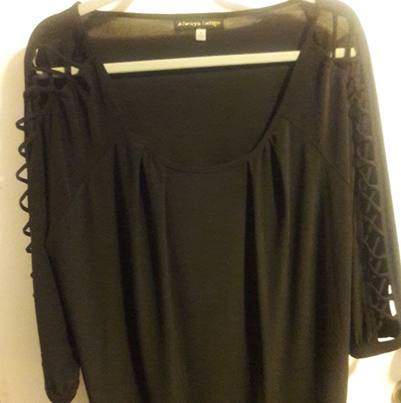 Black top - Picture 2 of 2